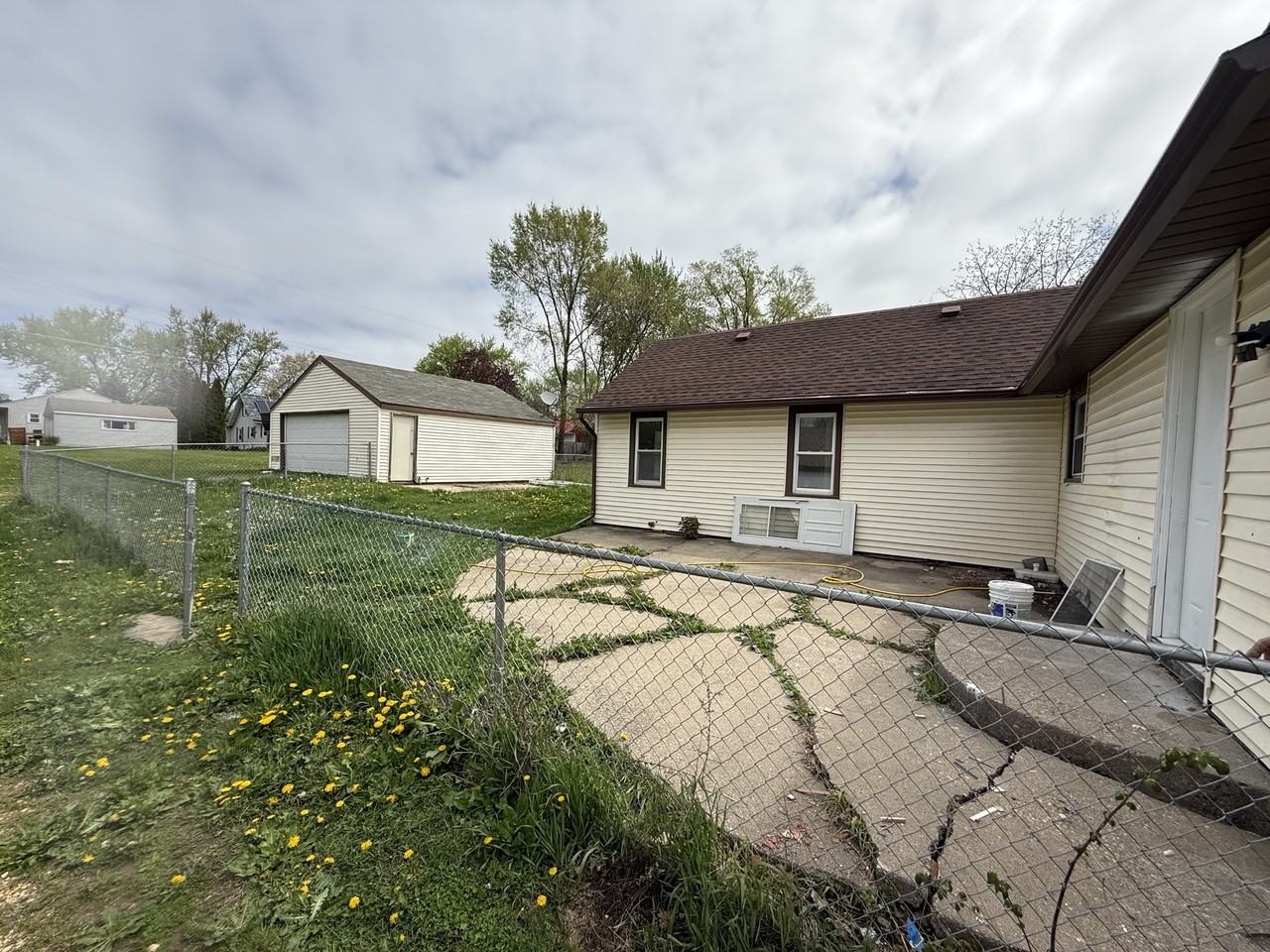 4425 Kennett Ave - Photo 2 of 8