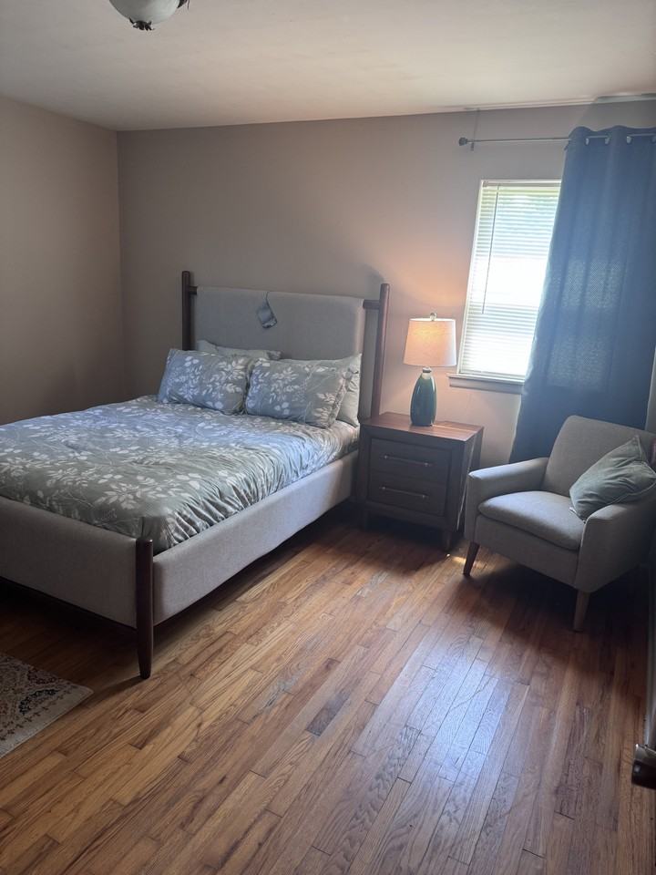 423 E 12th St #2 - Photo 3 of 8