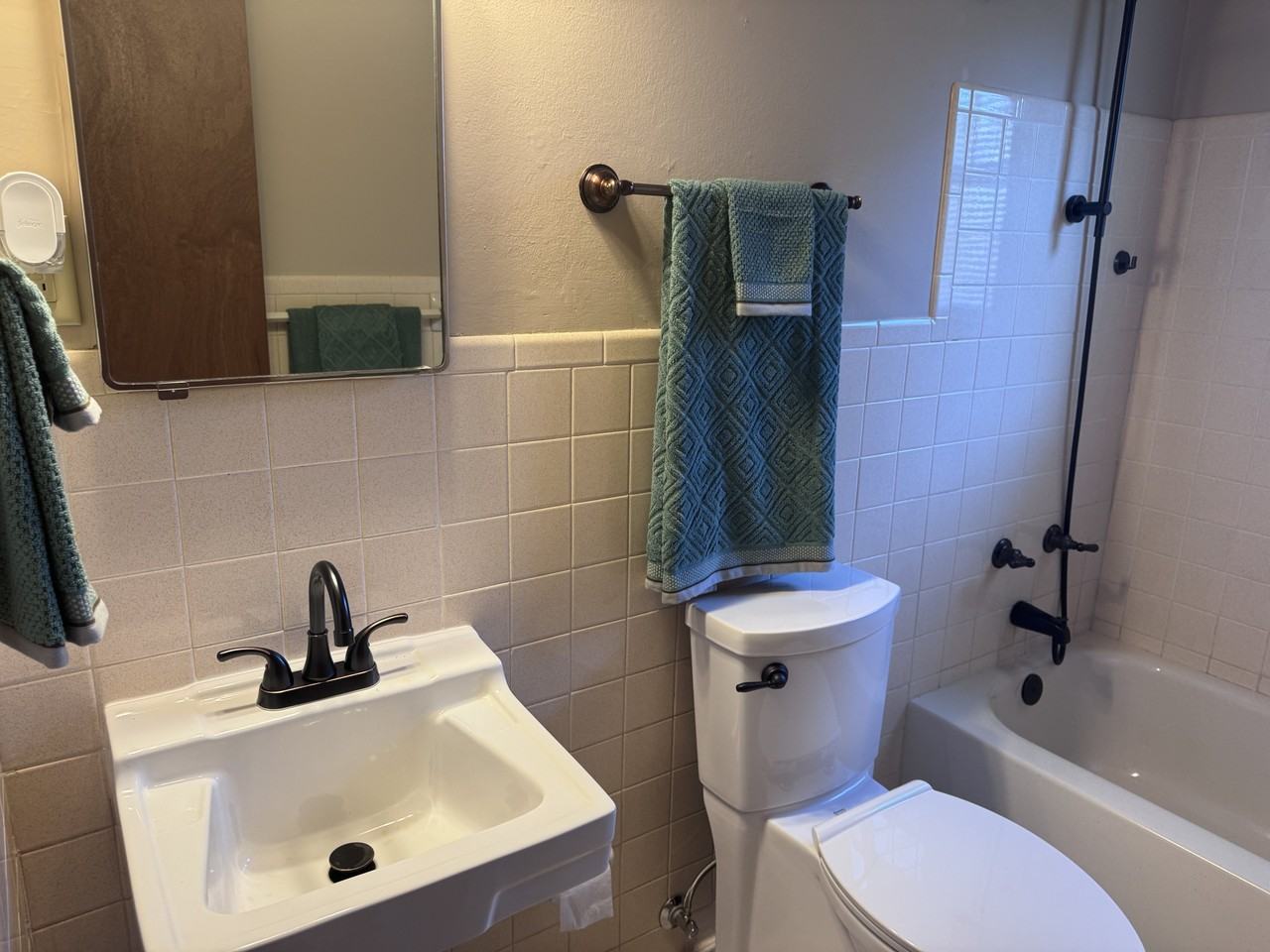 423 E 12th St #2 - Photo 4 of 8