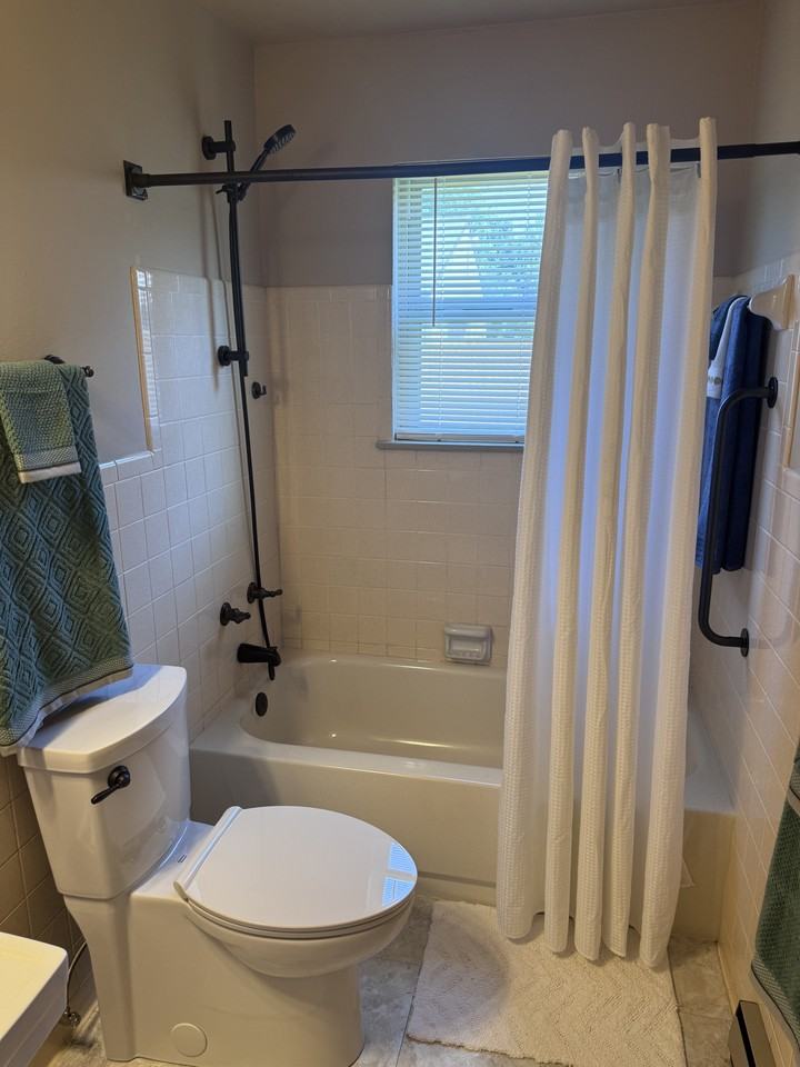 423 E 12th St #2 - Photo 5 of 8