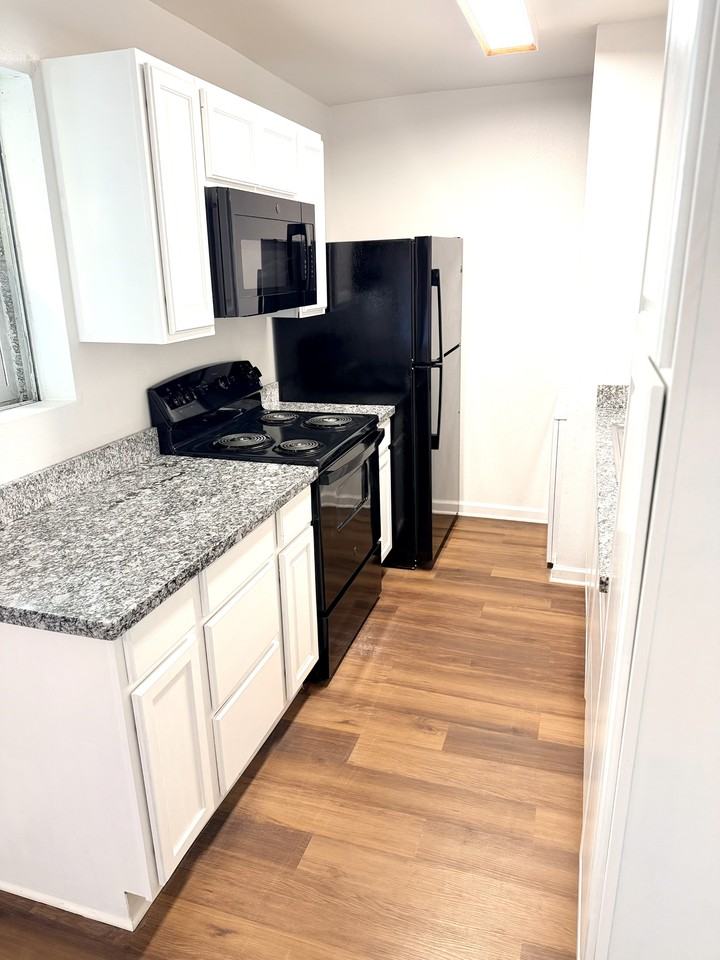 3321 Laplace St #C - Photo 6 of 8