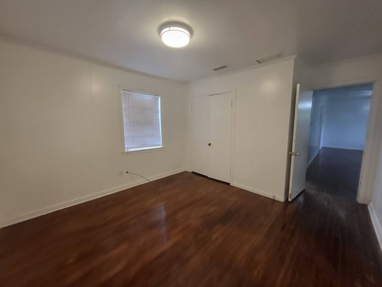 127 20th Pl - Photo 4 of 31