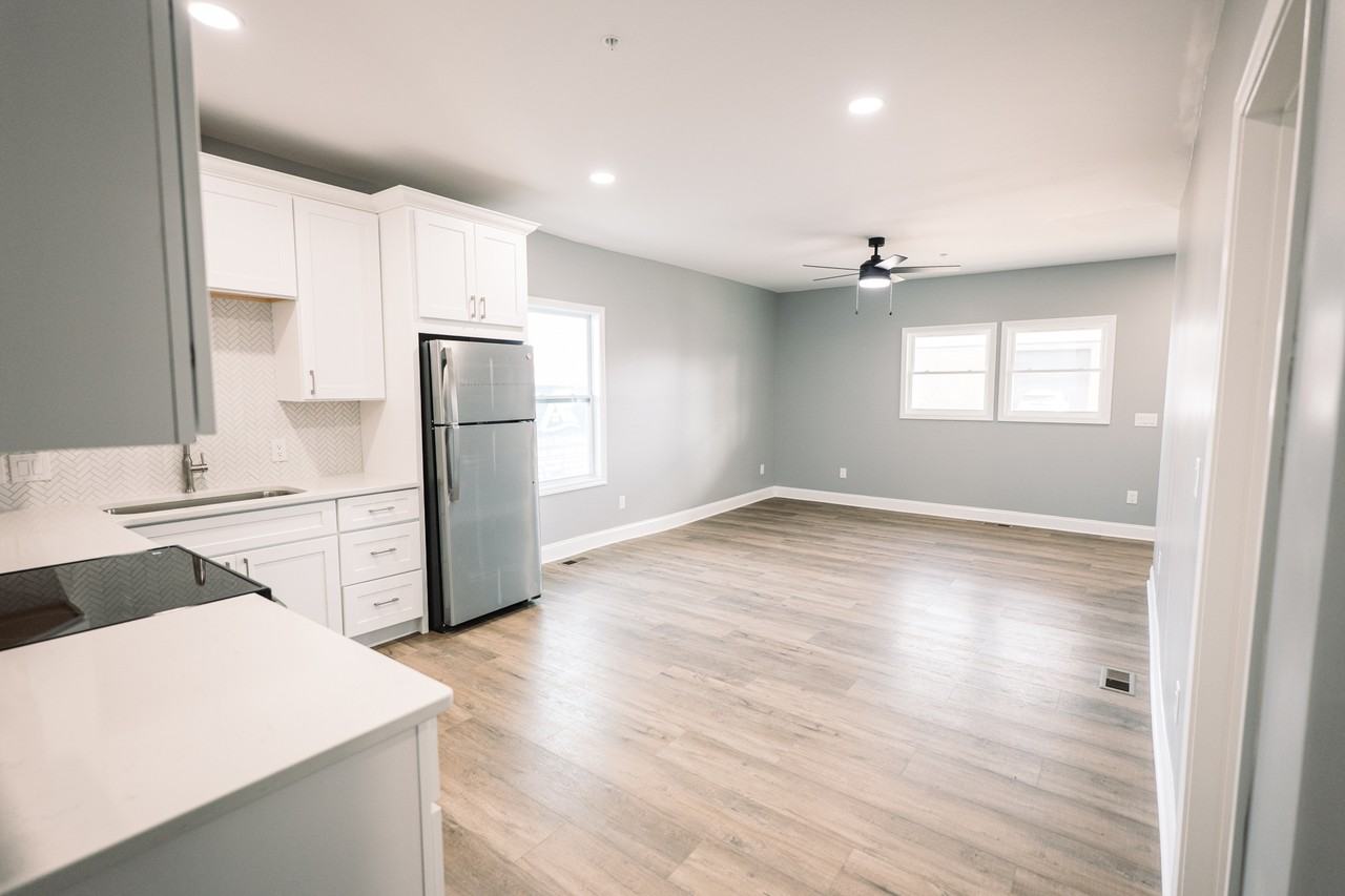 723 Highland Ave Se - Photo 4 of 10