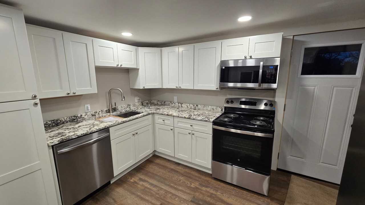 641 Franklin St #2 - Photo 4 of 14