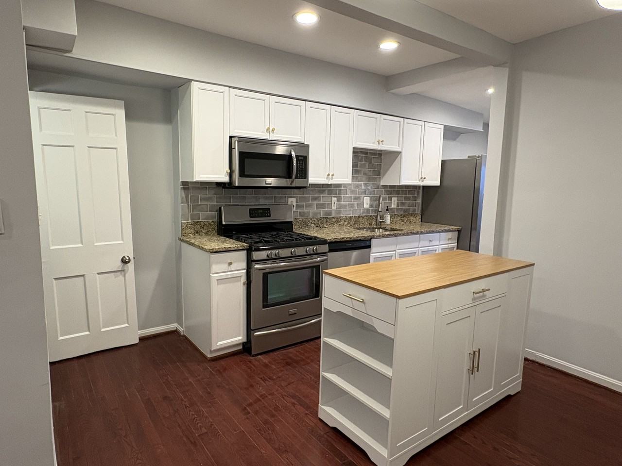 2422 4th St Ne - Photo 5 of 19