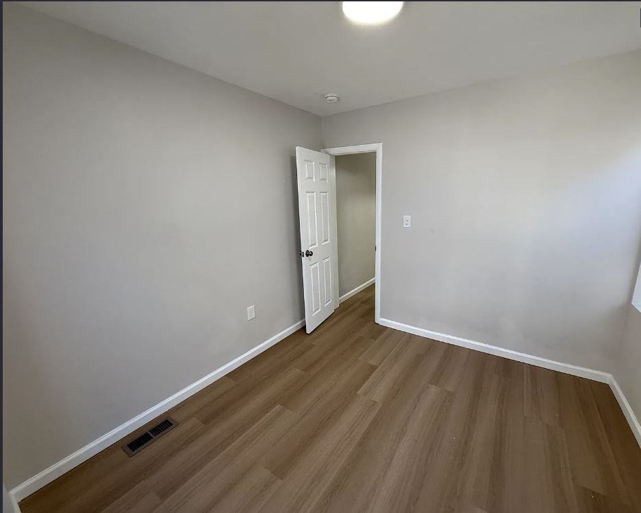 820 N Washington St - Photo 5 of 10