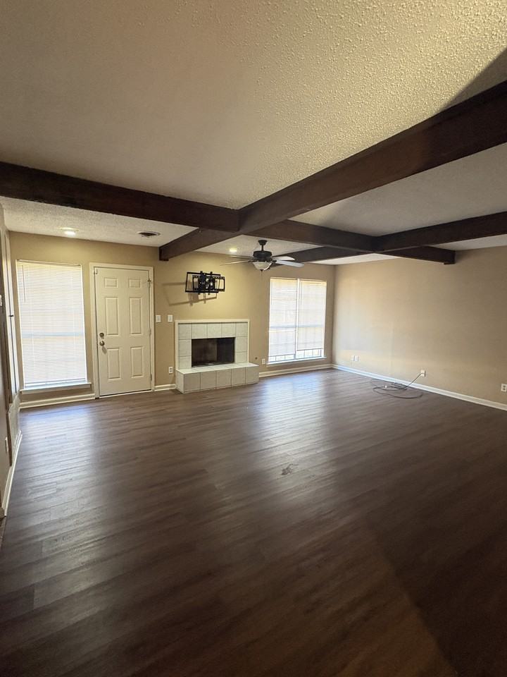 5852 Roxboro Dr - Photo 2 of 8