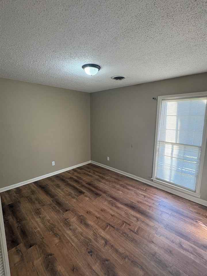 5852 Roxboro Dr - Photo 6 of 8