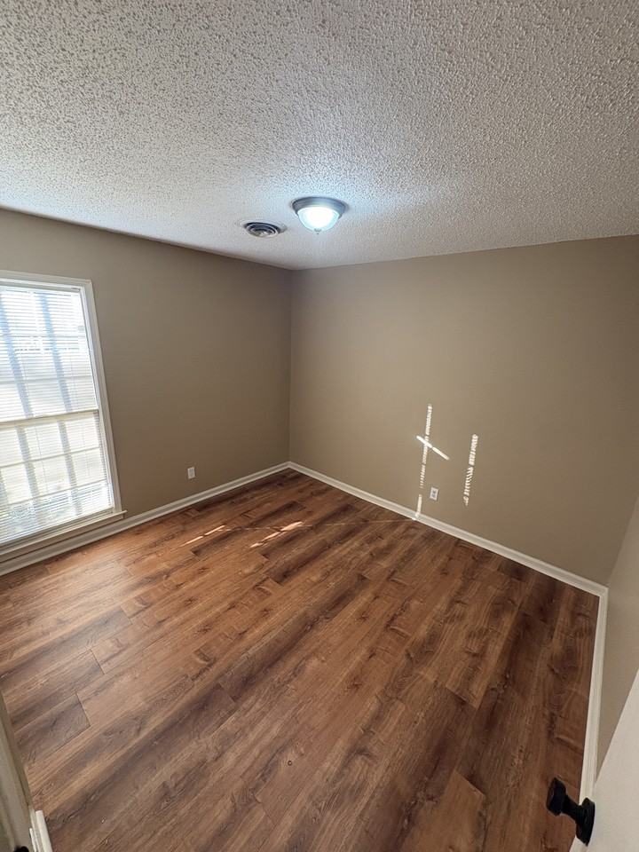 5852 Roxboro Dr - Photo 7 of 8