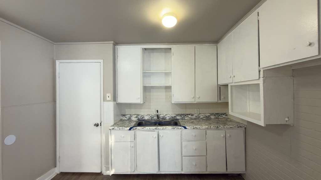 20122 Manor St - Photo 5 of 13