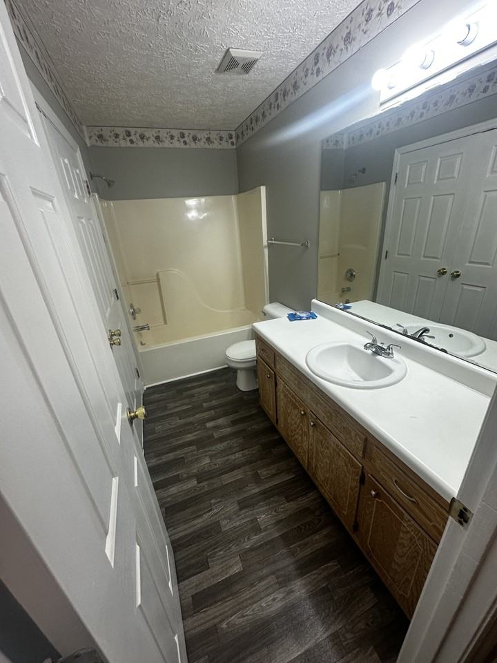 915 Royal Dr #1 - Photo 5 of 8