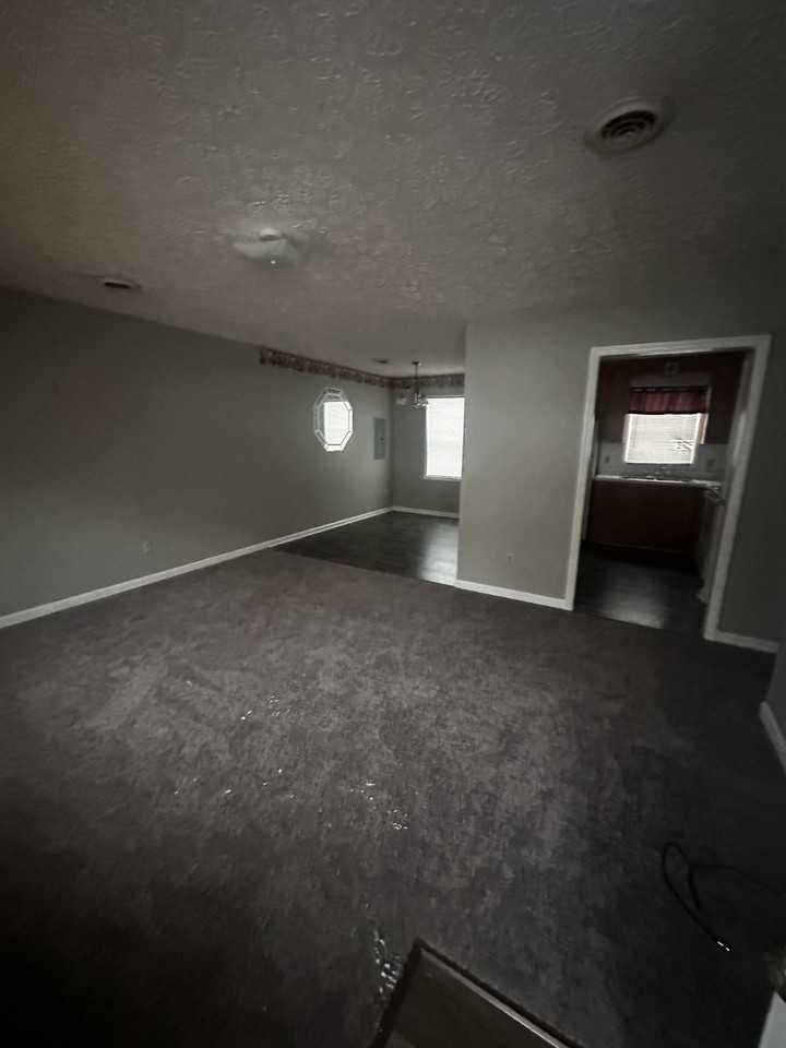 915 Royal Dr #1 - Photo 7 of 8