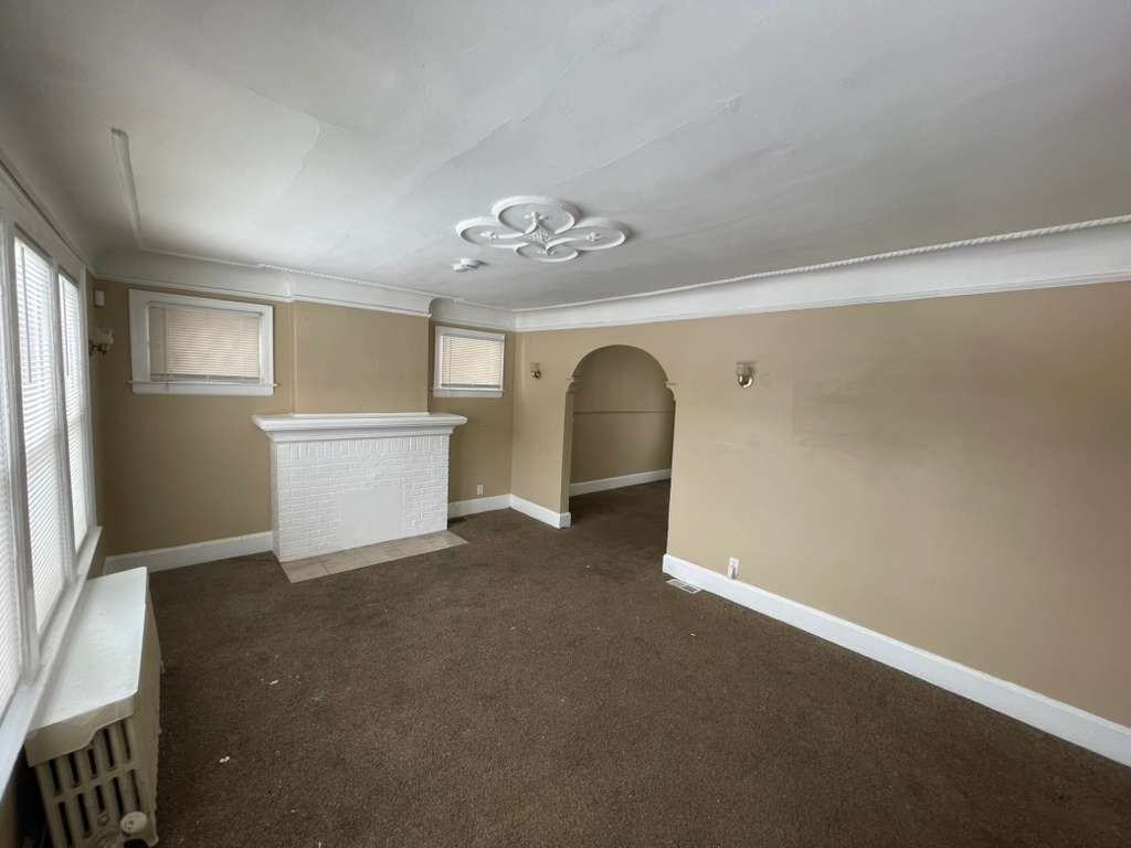 13620 Kentucky St - Photo 2 of 9