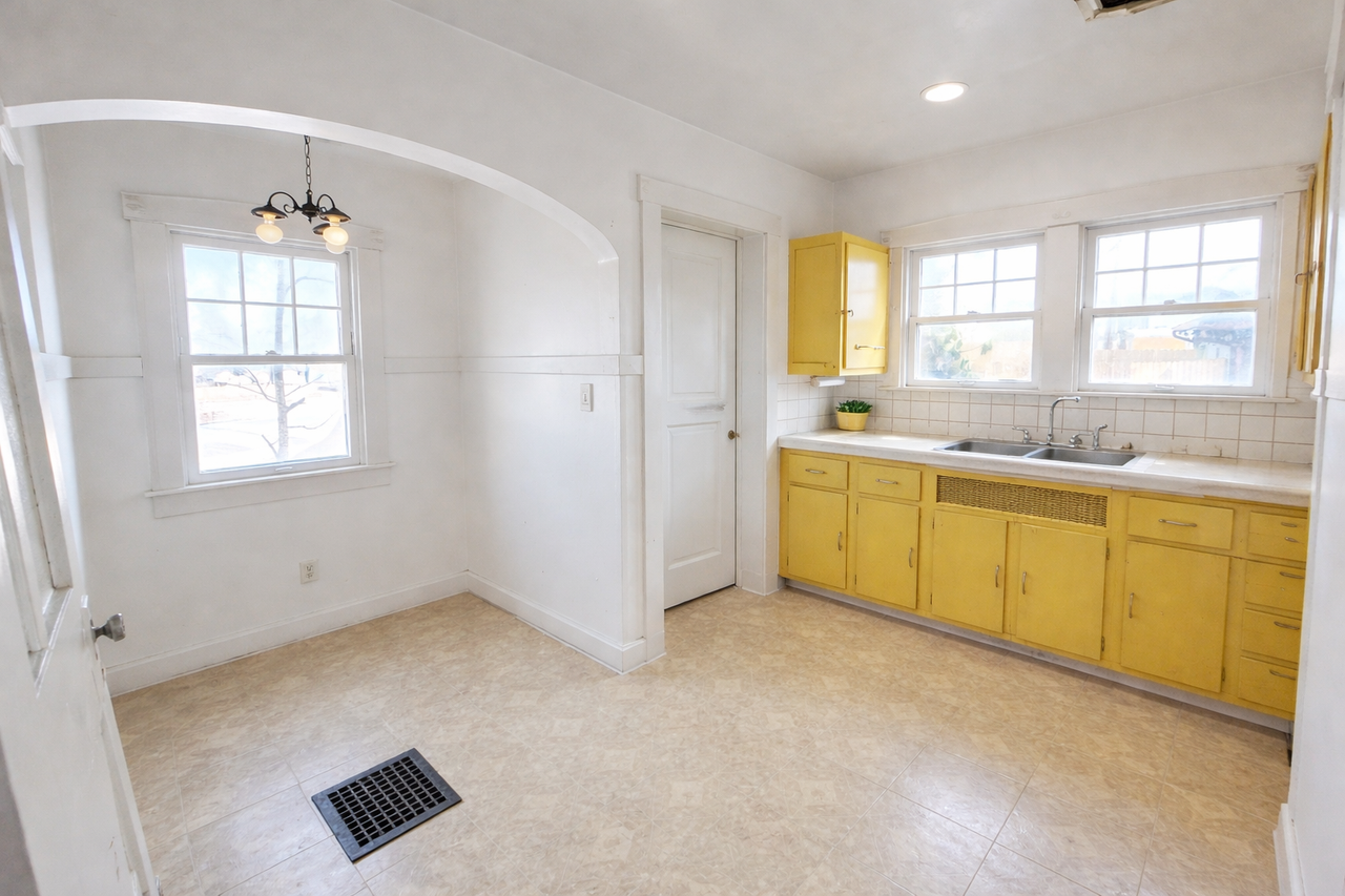 3547 Winthrop Ave - Photo 4 of 10