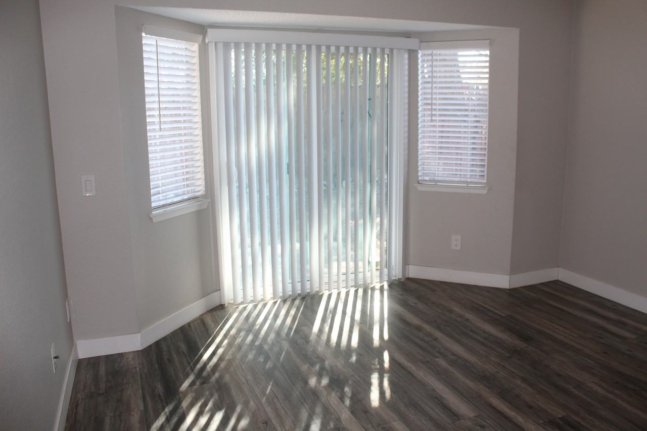 2229 Rose Ave - Photo 5 of 23