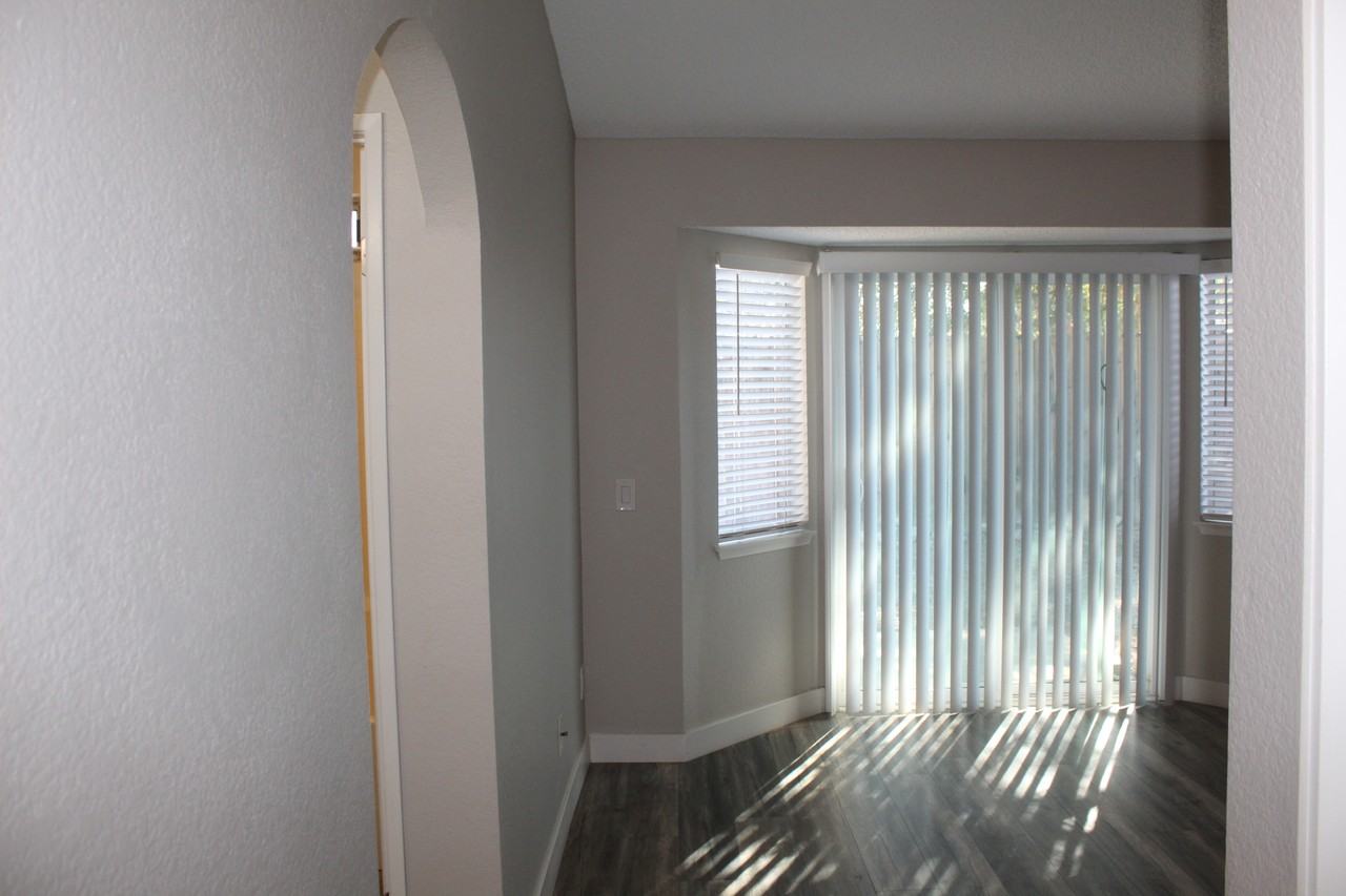 2229 Rose Ave - Photo 6 of 23