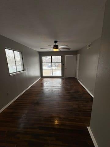 521 Se Greystone Ave - Photo 2 of 9
