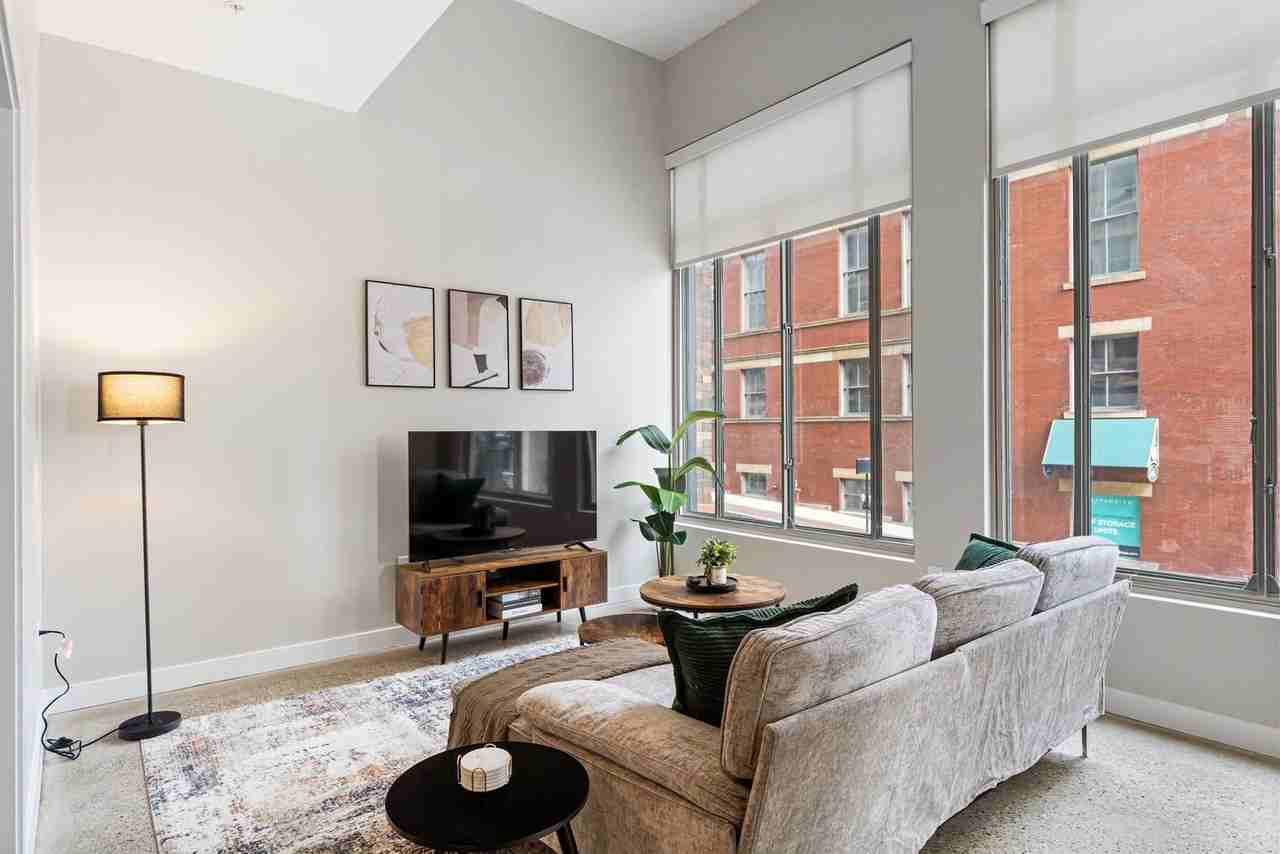 205 West 4th Street - Photo 4 of 45