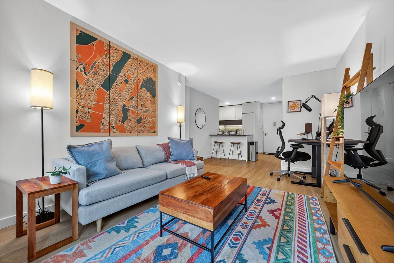 68 W 37th St #1311281P - Photo 2 of 30