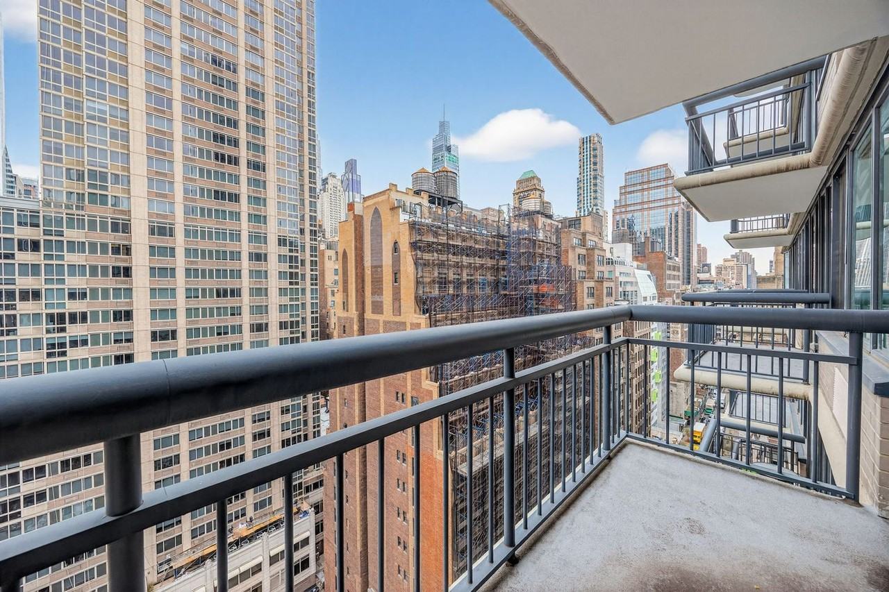 68 W 37th St #1311281P - Photo 4 of 30