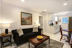 featured image of 306 E Victory Dr