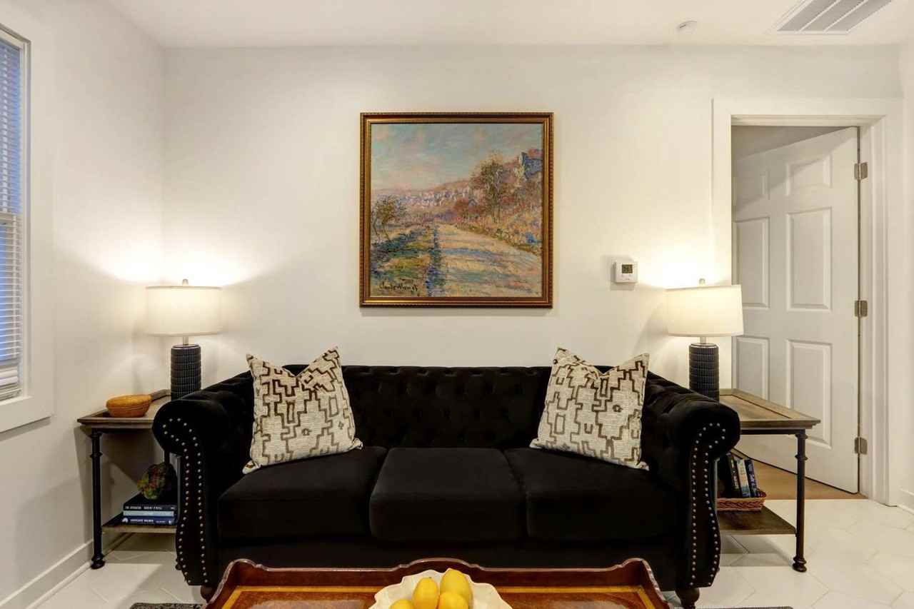 306 E Victory Dr #1369219P - Photo 5 of 36