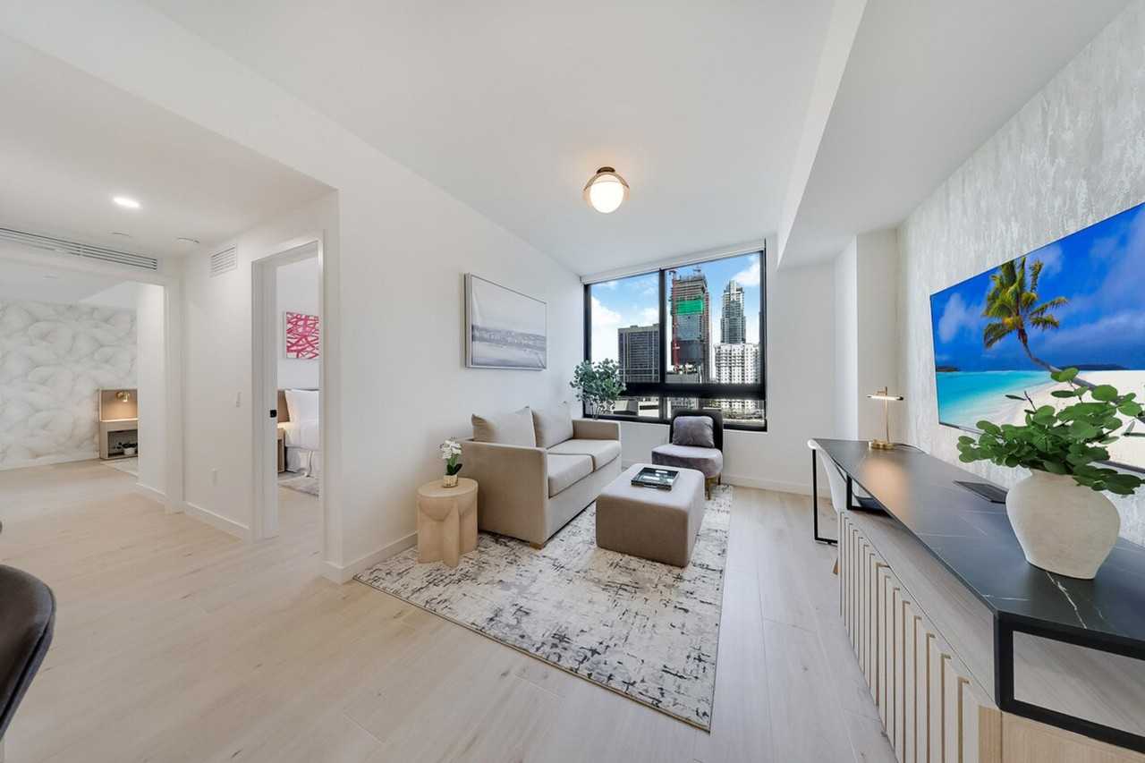 225 N Miami Ave #1386896P - Photo 2 of 45