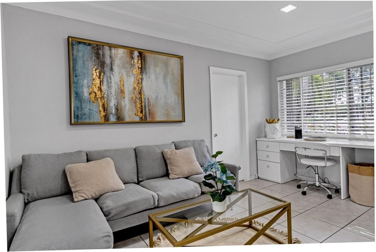 425 Ne 105th St #1439294P - Photo 7 of 35