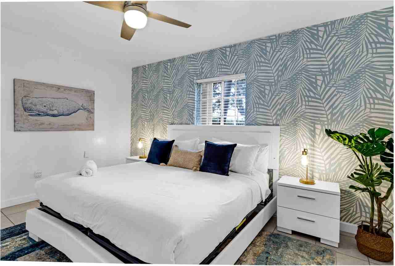 425 Ne 105th St #1439294P - Photo 7 of 32