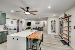 featured image of 415 N Shore Dr