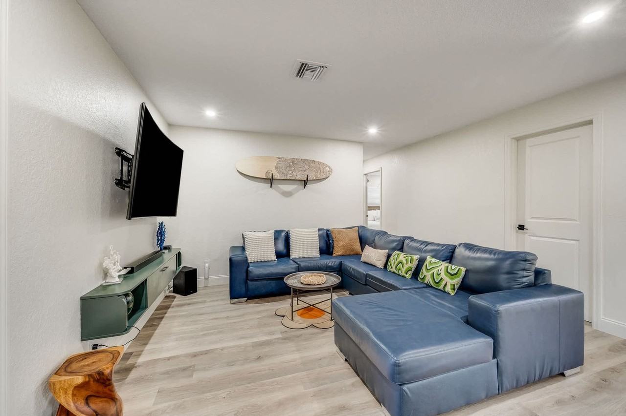 415 N Shore Dr #1459973P - Photo 4 of 50