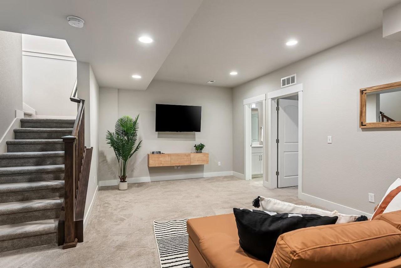 9912 E 61st Ave #1459474P - Photo 6 of 25