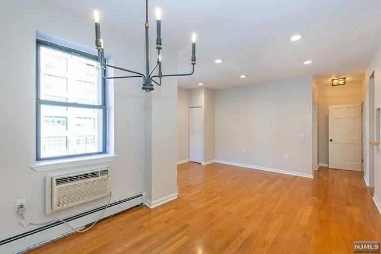 712 Forest Street - Photo 5 of 9