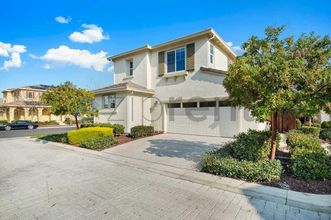 2060 Salice Way - Photo 4 of 34