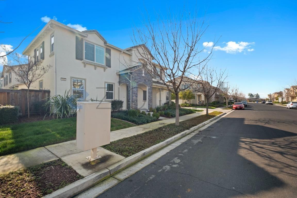 2060 Salice Way - Photo 5 of 34