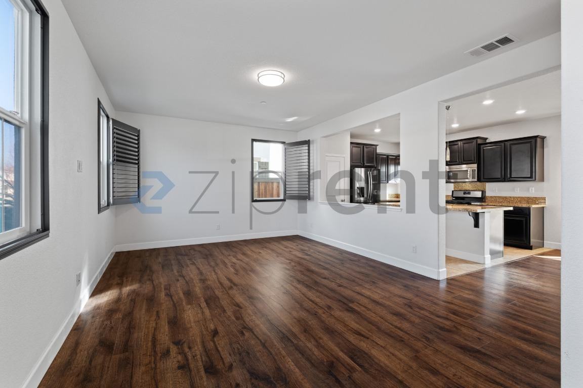 2060 Salice Way - Photo 7 of 34