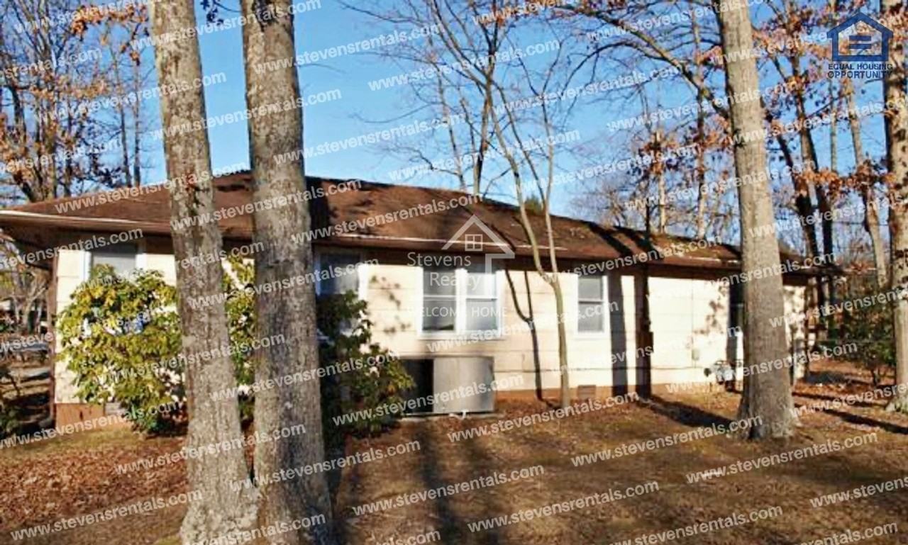 929 Deerfield Dr - Photo 2 of 13