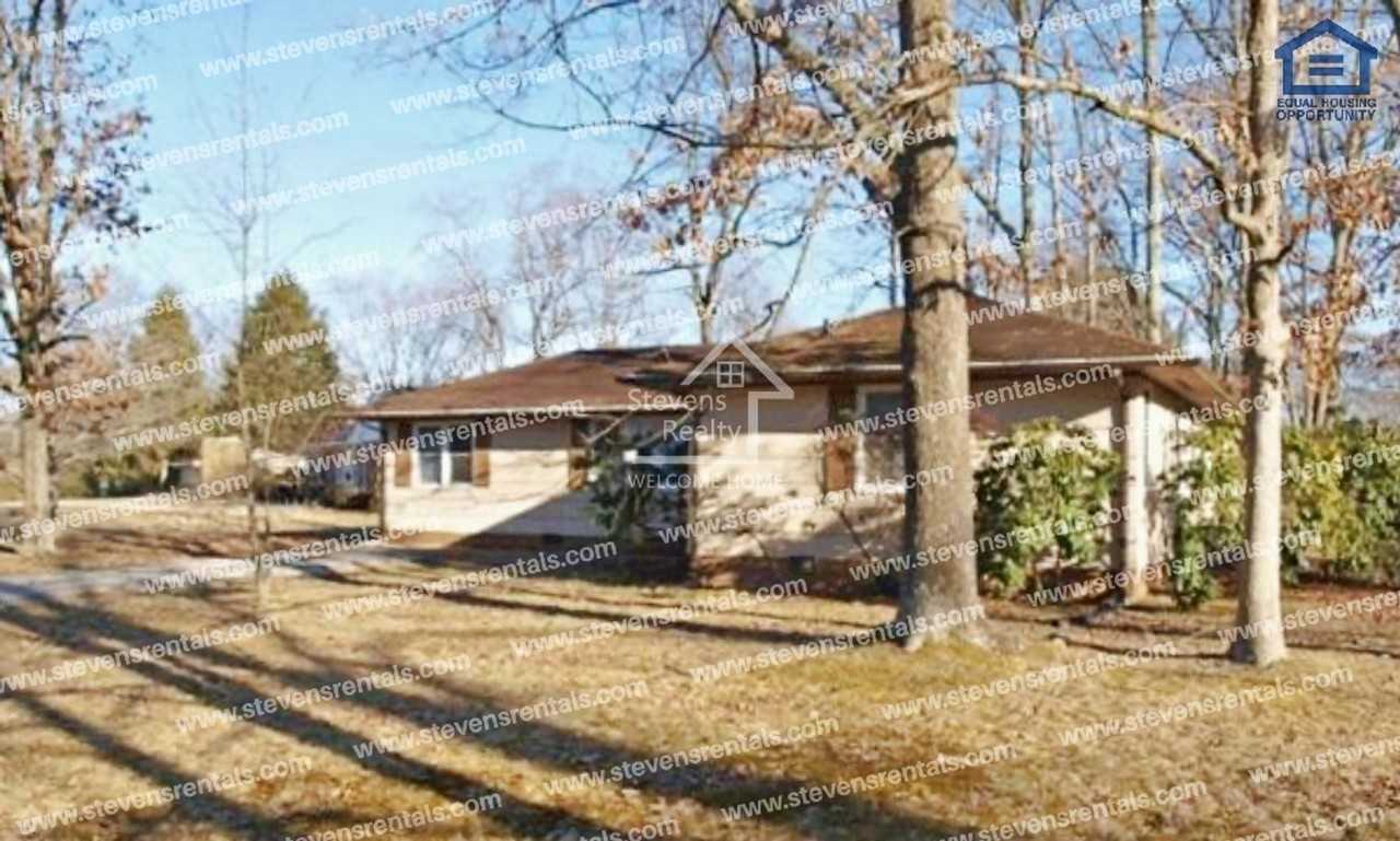 929 Deerfield Dr - Photo 3 of 13