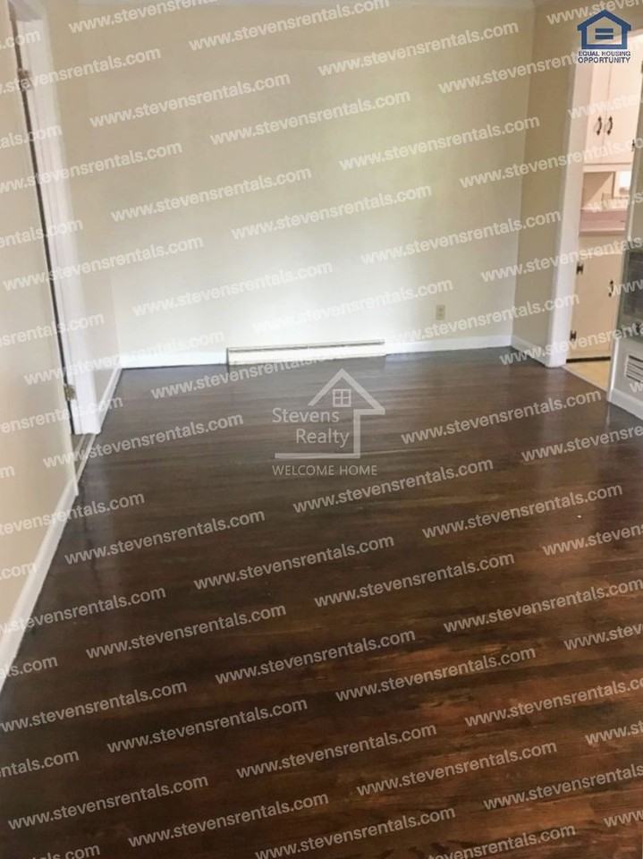 929 Deerfield Dr - Photo 4 of 13