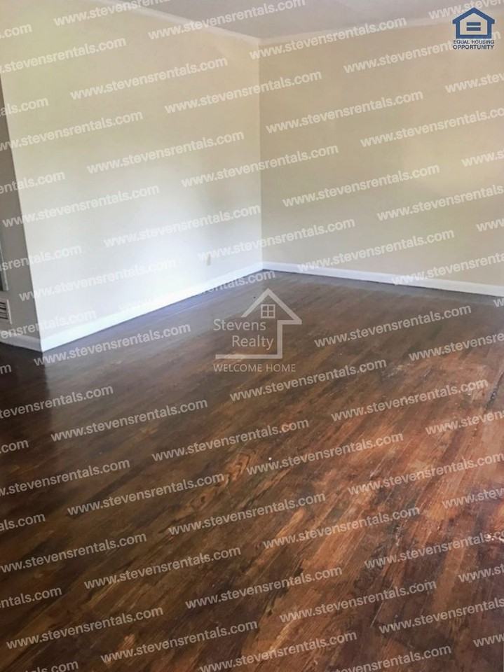 929 Deerfield Dr - Photo 5 of 13