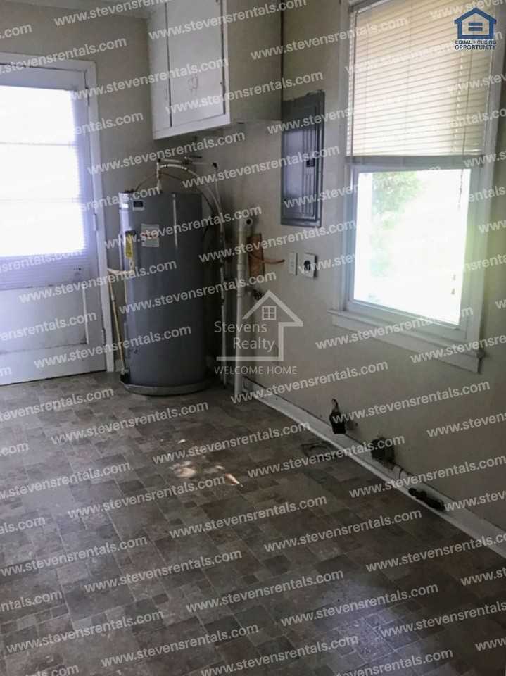 929 Deerfield Dr - Photo 7 of 13