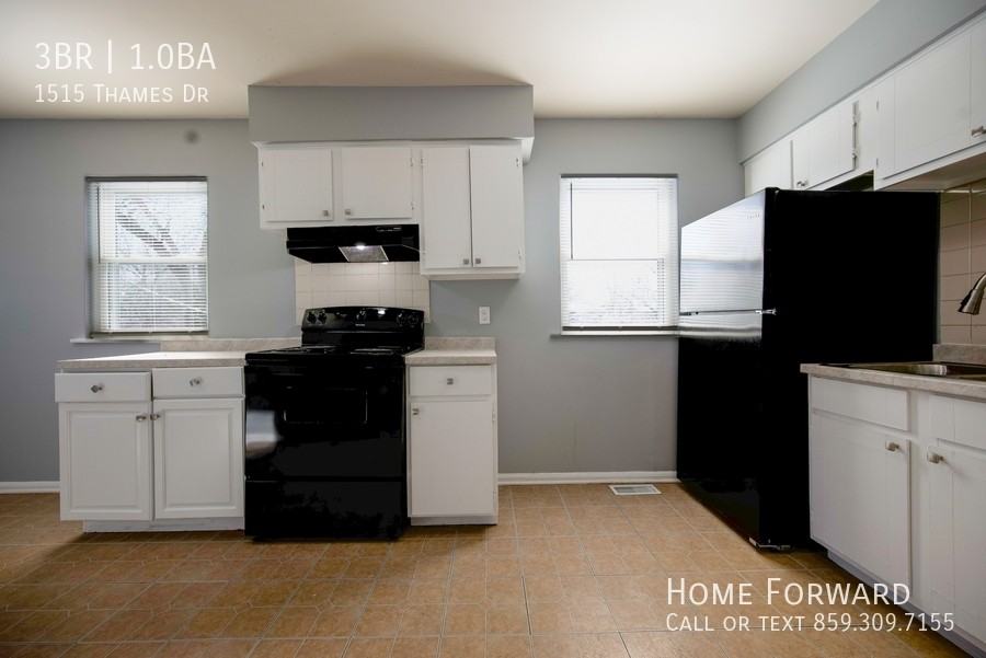 1515 Thames Dr - Photo 5 of 19