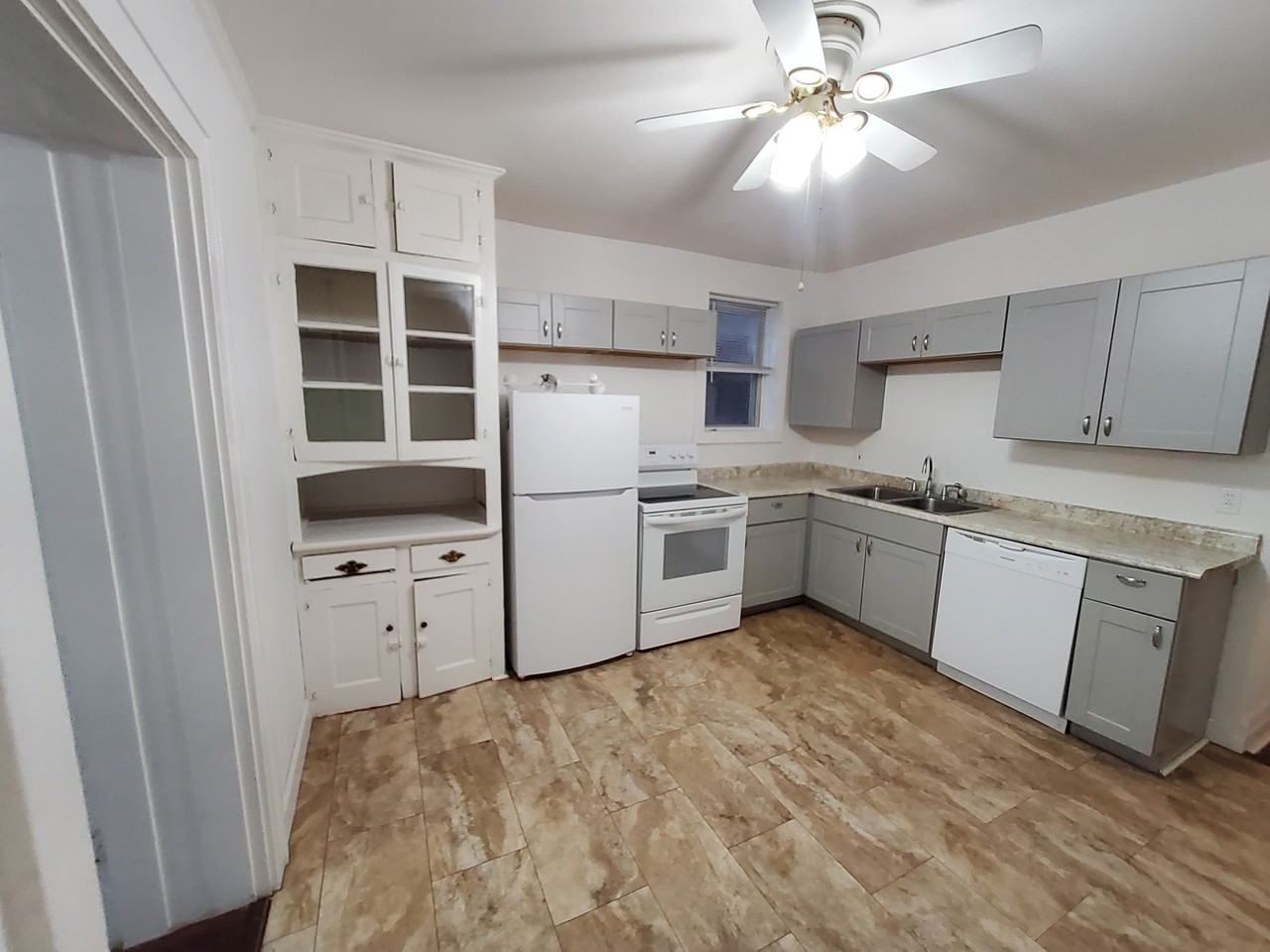 1404 Woodland Dr #1S - Photo 4 of 24