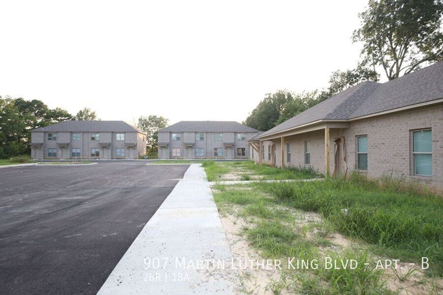 907 Martin Luther King Blvd - apt. #B - Photo 2 of 50