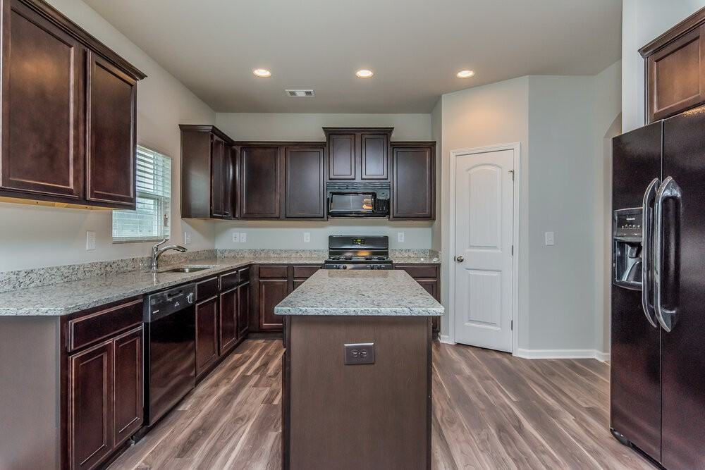 69 Calm Waters Ave - Photo 6 of 18