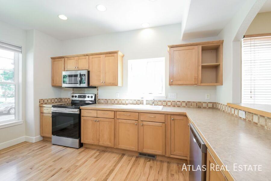 2815 Canby Way - Photo 6 of 20