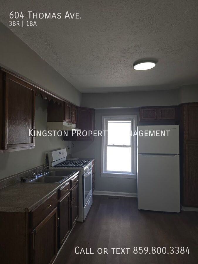 604 Thomas Ave - Photo 3 of 9