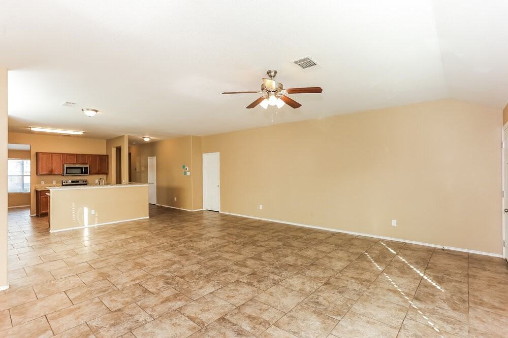 144 Triumph Rd - Photo 3 of 16