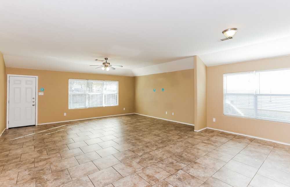 144 Triumph Rd - Photo 4 of 16