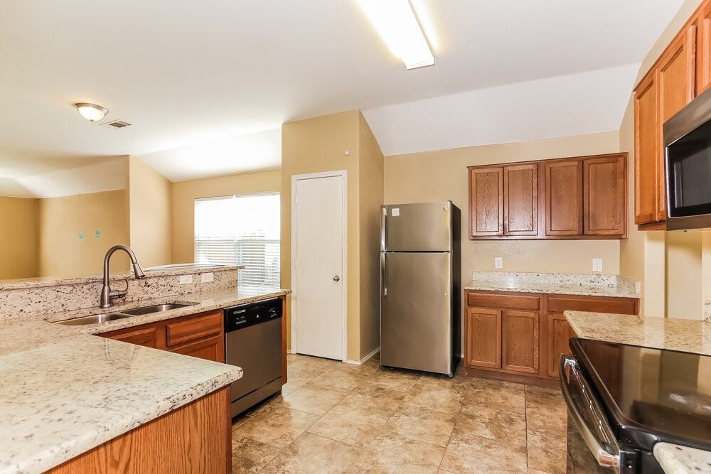 144 Triumph Rd - Photo 6 of 16